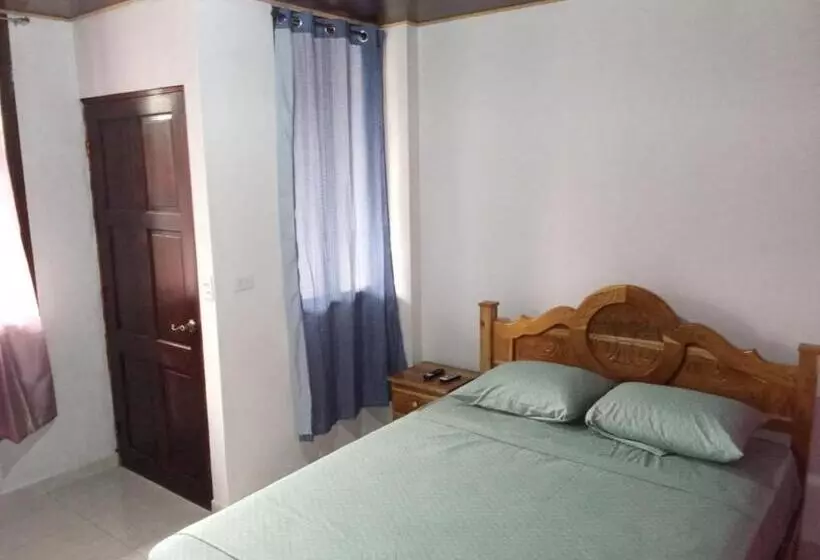 پانسیون Oceans Hostal
