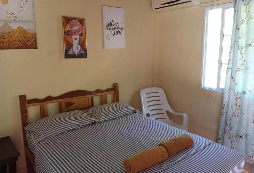 Pension Oceans Hostal