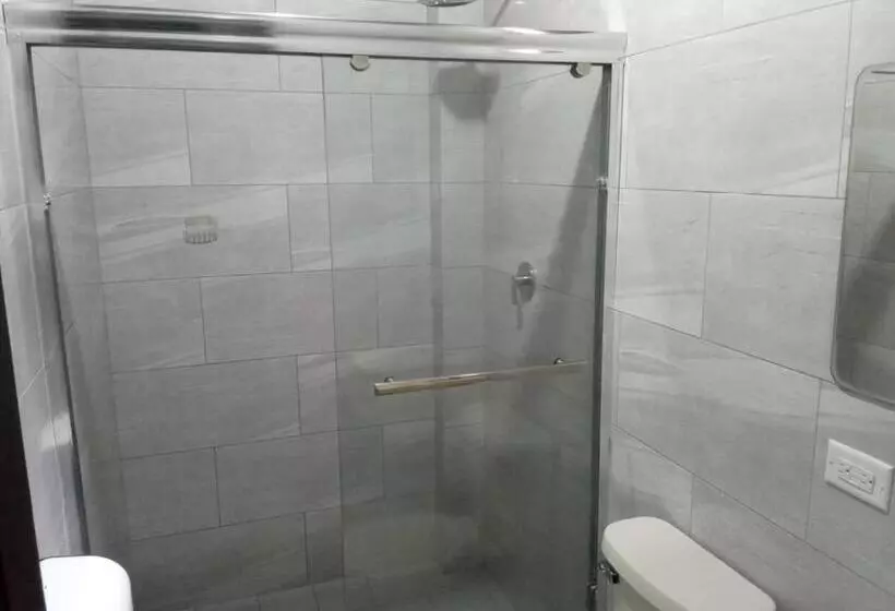 پانسیون Oceans Hostal