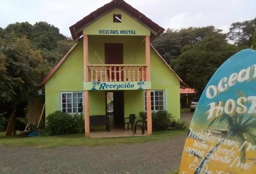 پانسیون Oceans Hostal