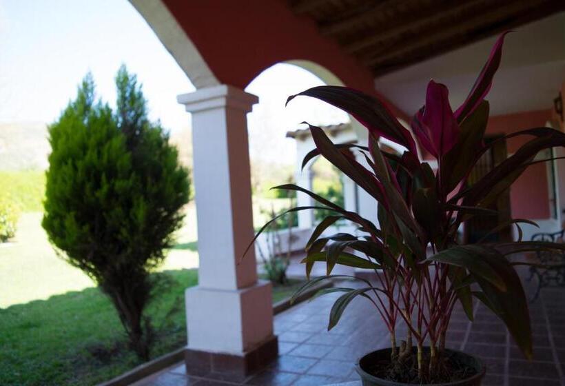 호스텔 Estancia Santa Leocadia