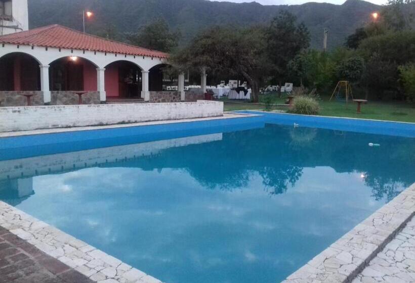 호스텔 Estancia Santa Leocadia