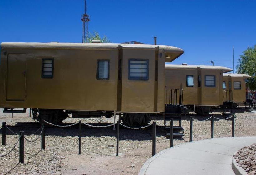 هتل کپسول Onkel Inn Wagon Sleepbox Uyuni