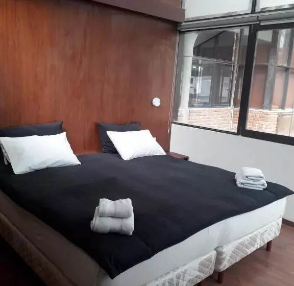 هتل کپسول Onkel Inn Wagon Sleepbox Uyuni