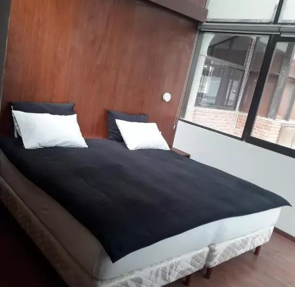 هتل کپسول Onkel Inn Wagon Sleepbox Uyuni