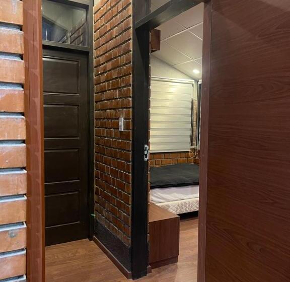 هتل کپسول Onkel Inn Wagon Sleepbox Uyuni