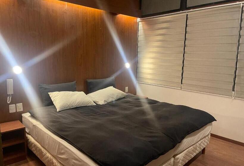 هتل کپسول Onkel Inn Wagon Sleepbox Uyuni