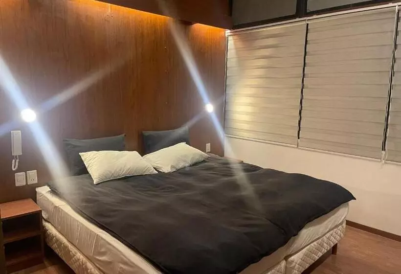 هتل کپسول Onkel Inn Wagon Sleepbox Uyuni