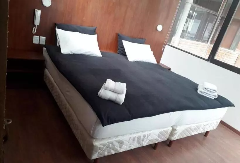 هتل کپسول Onkel Inn Wagon Sleepbox Uyuni