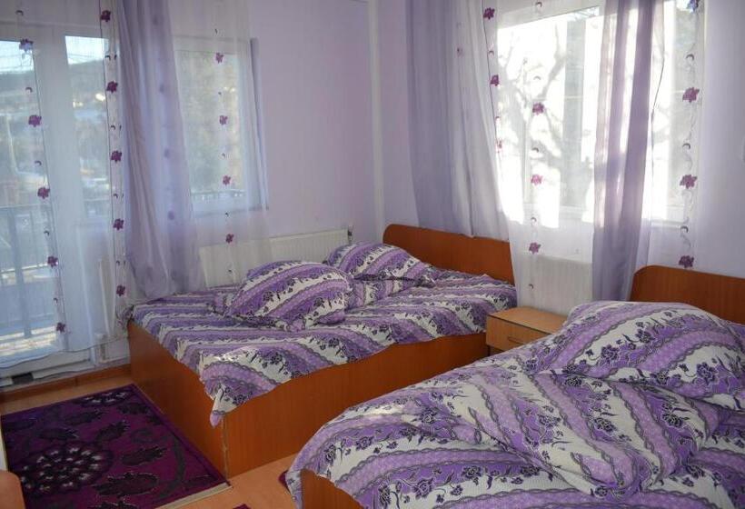 پانسیون Casa Emilia