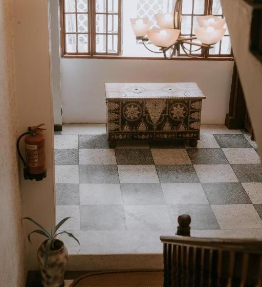 هاستل Abuso Inn