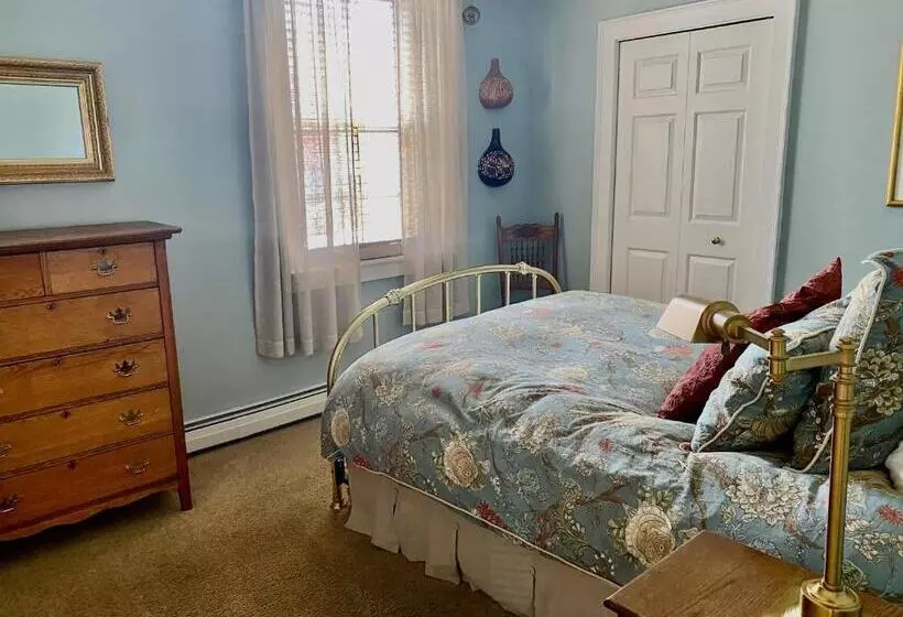 Retkeilymaja Bristol Suites