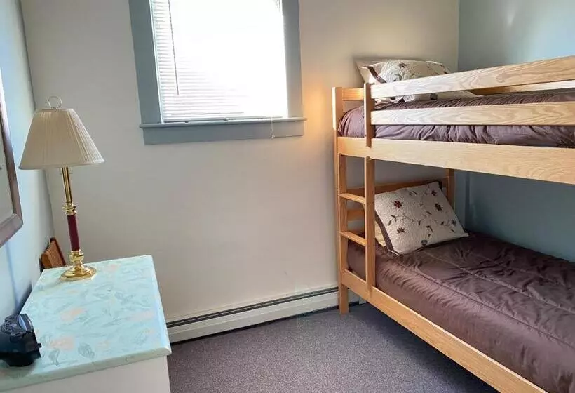 Retkeilymaja Bristol Suites