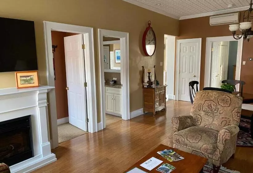 Retkeilymaja Bristol Suites