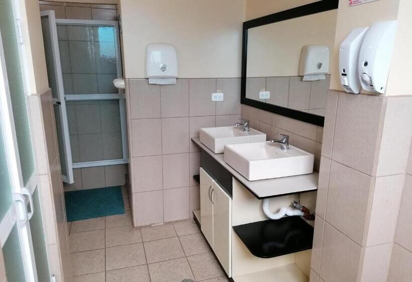 Pension Hostal Y Complejo Recreacional La Playita De Monse