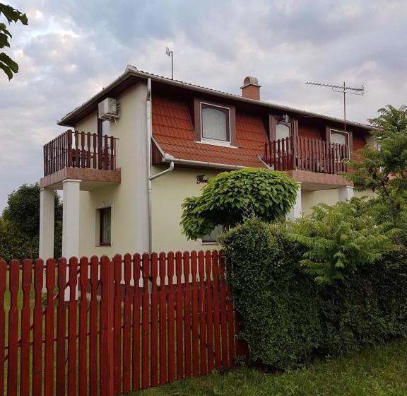 ペンション Florianus Vendeghaz