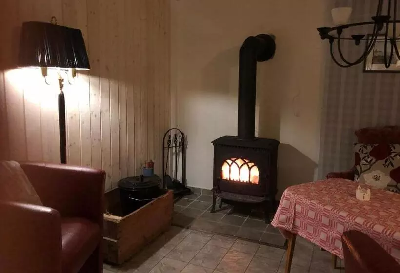 ベッドアンドブレックファースト Lägenhet Elofstorps Gamla Missionshus