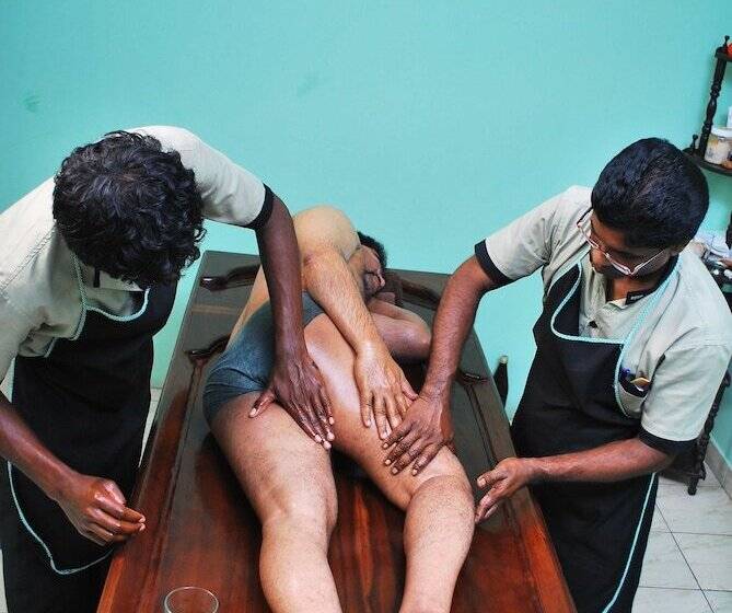 펜션 Green Ayurvedic Beach Resort