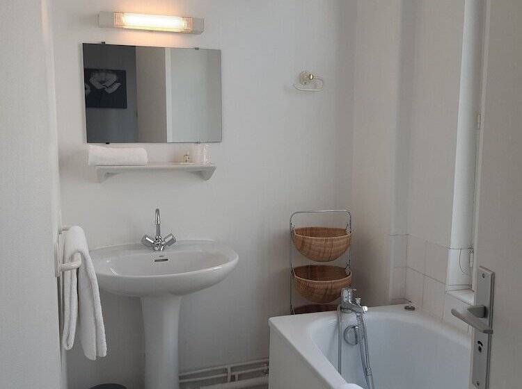 בית מלון כפרי De La Croix De Malte