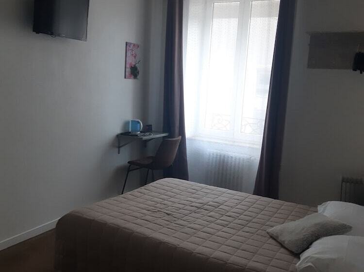 בית מלון כפרי De La Croix De Malte