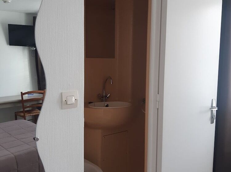 בית מלון כפרי De La Croix De Malte