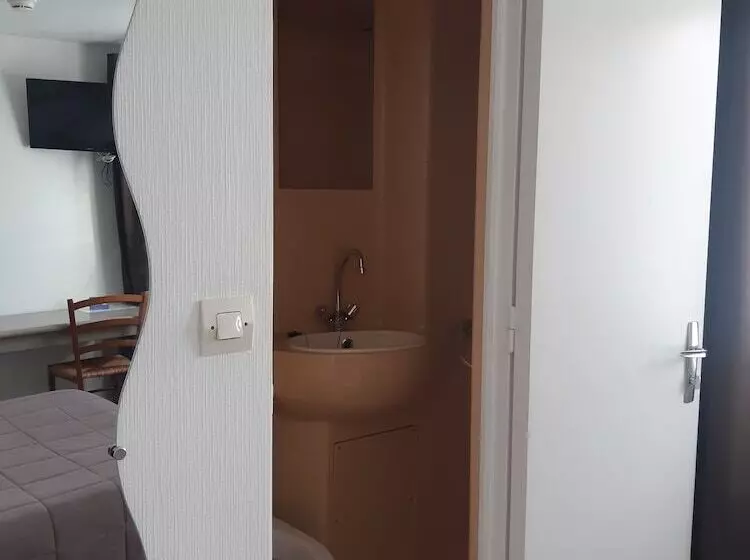 هتل De La Croix De Malte