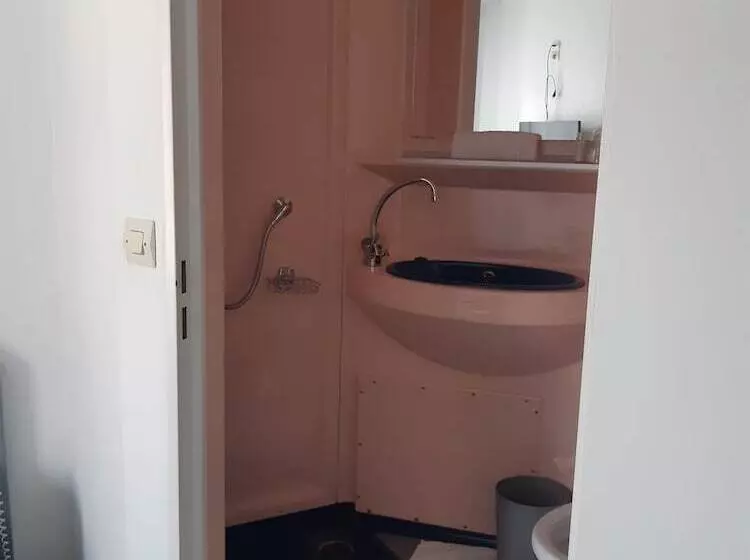 هتل De La Croix De Malte