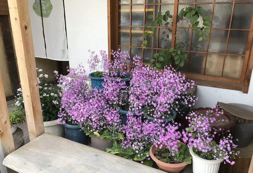 פנסיון Hostel Moku Moku