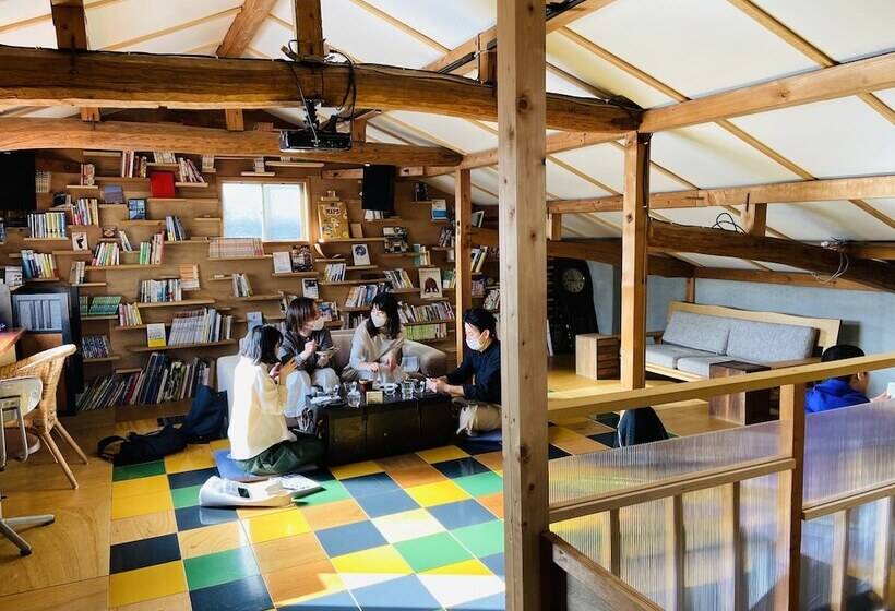 פנסיון Hostel Moku Moku