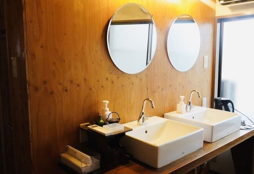 פנסיון Hostel Moku Moku