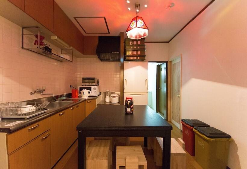 פנסיון Hostel Moku Moku