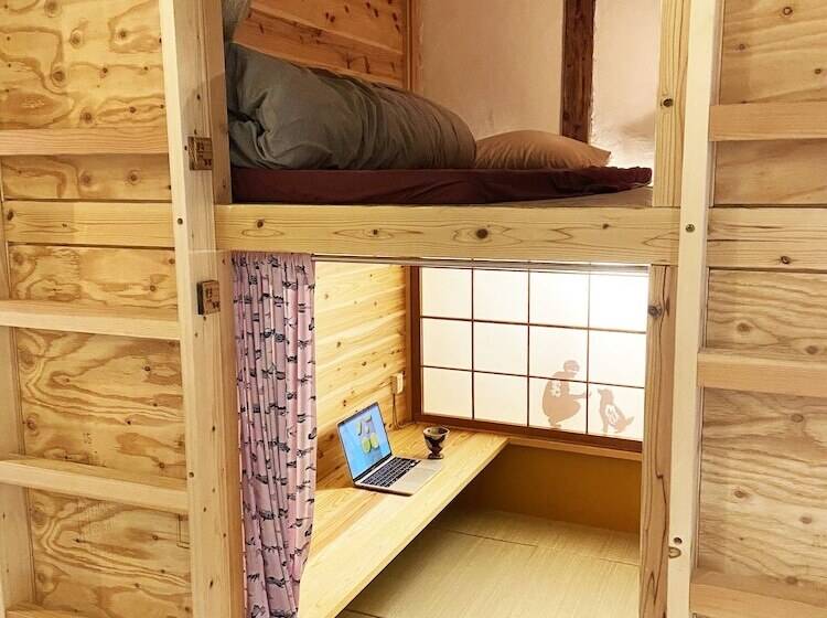 פנסיון Hostel Moku Moku