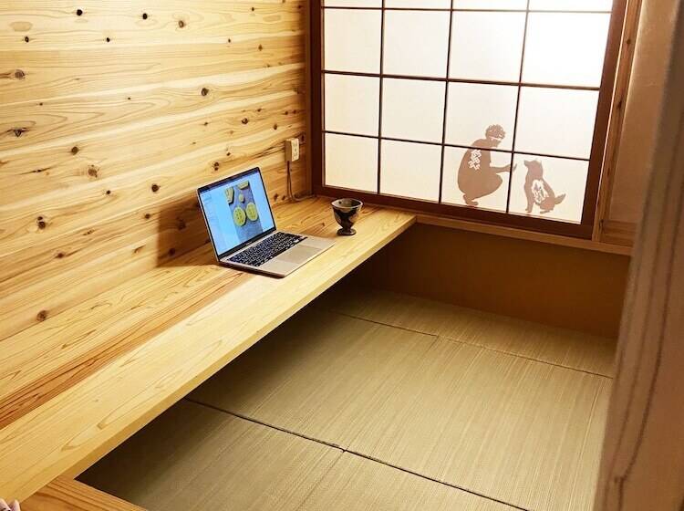 פנסיון Hostel Moku Moku