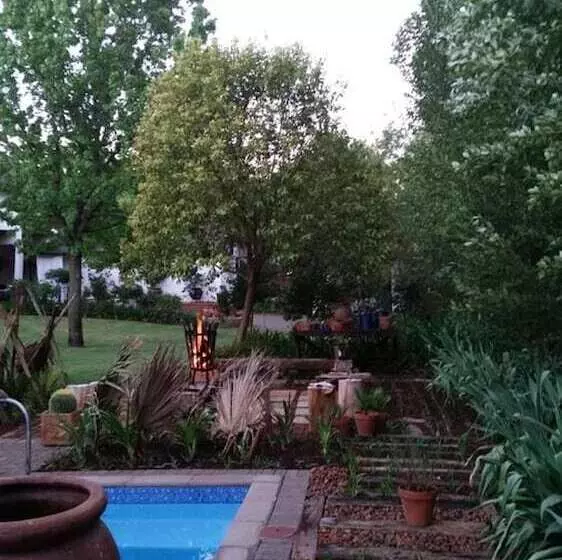 ペンション De Witt E Guest House