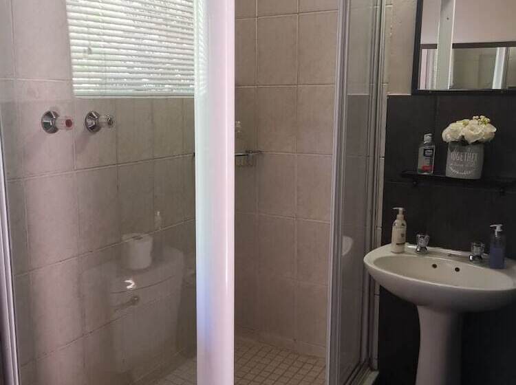 ペンション De Witt E Guest House