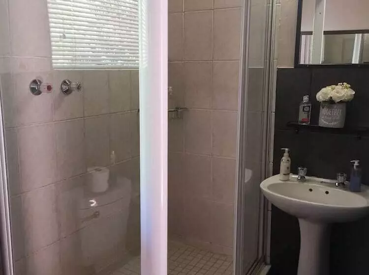 ペンション De Witt E Guest House