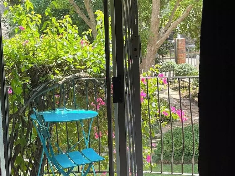 ペンション De Witt E Guest House