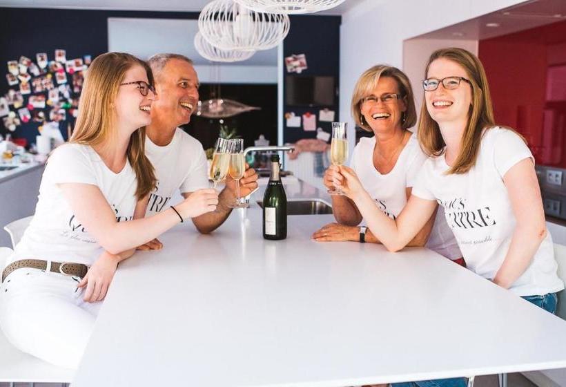 پانسیون Red & Breakfast