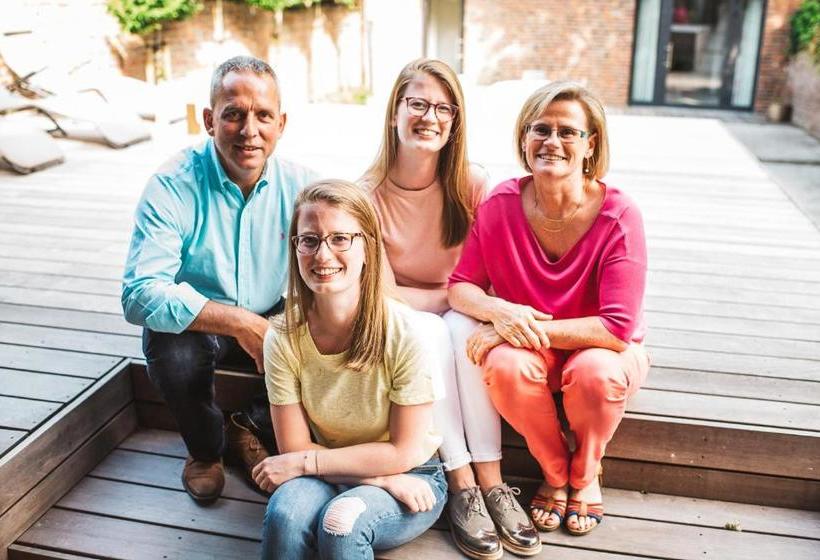 پانسیون Red & Breakfast