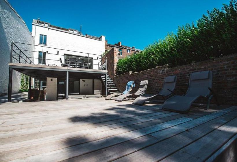 پانسیون Red & Breakfast