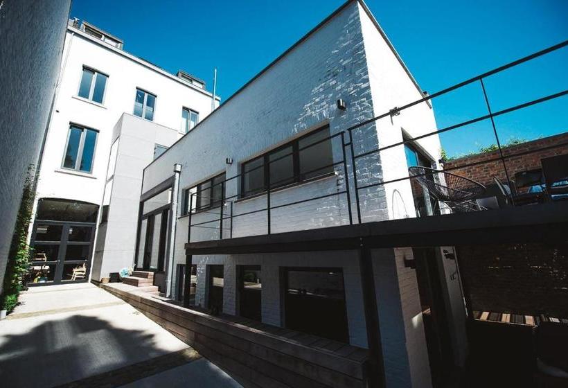 پانسیون Red & Breakfast