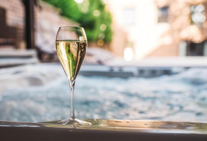 پانسیون Red & Breakfast