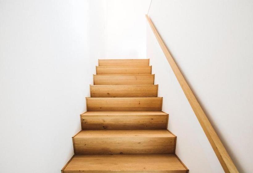 پانسیون Red & Breakfast