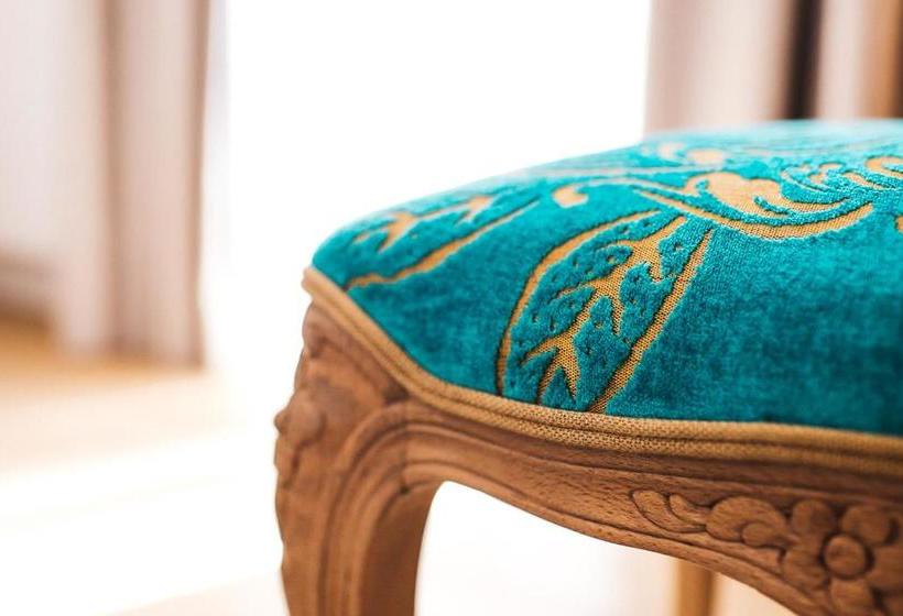 پانسیون Red & Breakfast