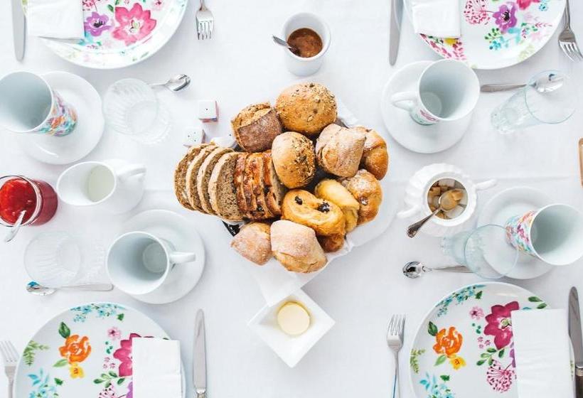 پانسیون Red & Breakfast