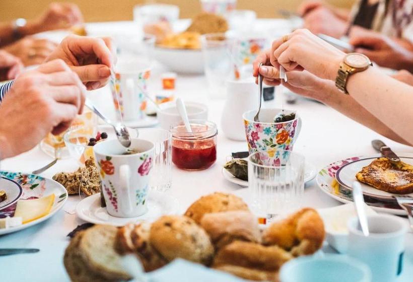 پانسیون Red & Breakfast