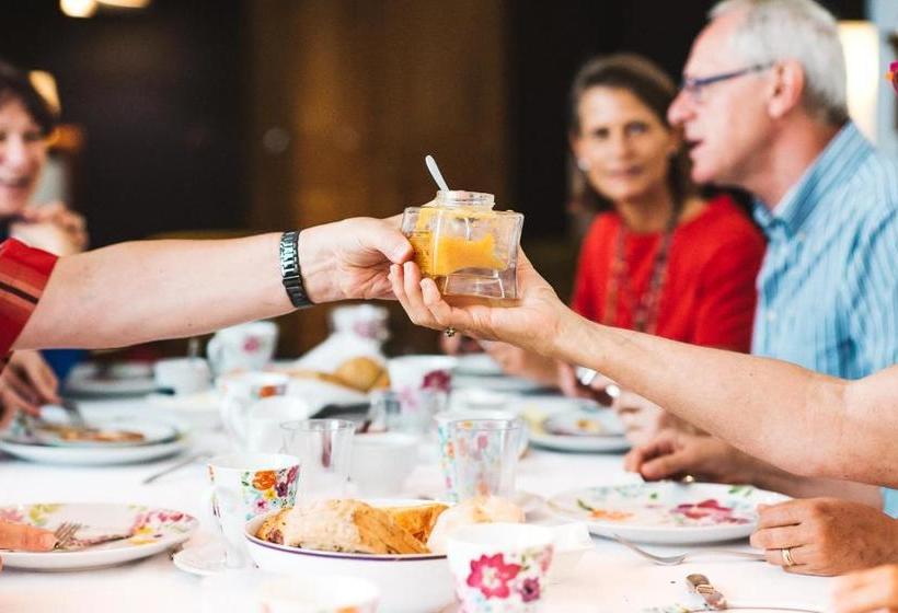 پانسیون Red & Breakfast