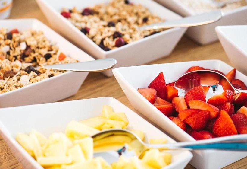 پانسیون Red & Breakfast