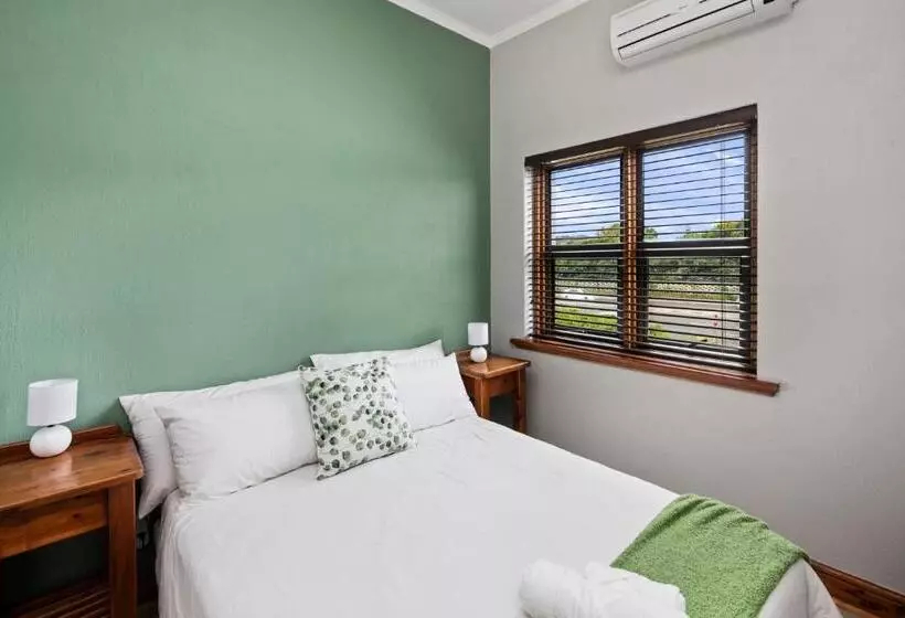 Majatalo De Akker Guest House