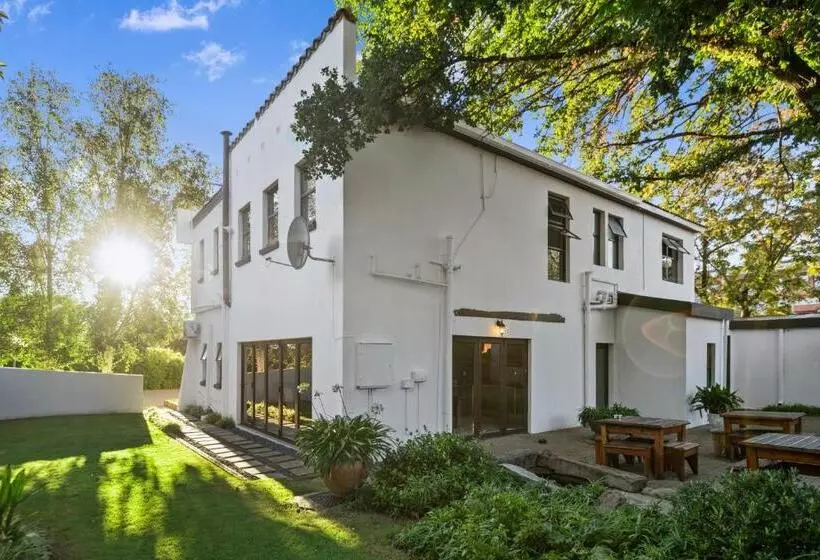 Majatalo De Akker Guest House